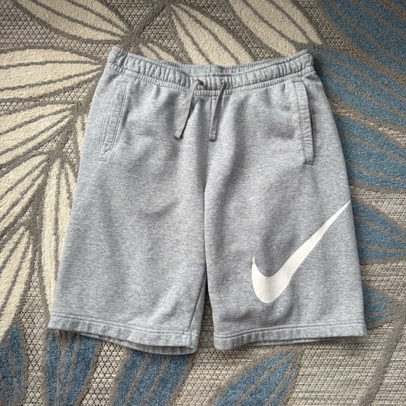 Nike Club Men's Fleece Shorts Heather Gray Size Medium - Picture 1 of 5